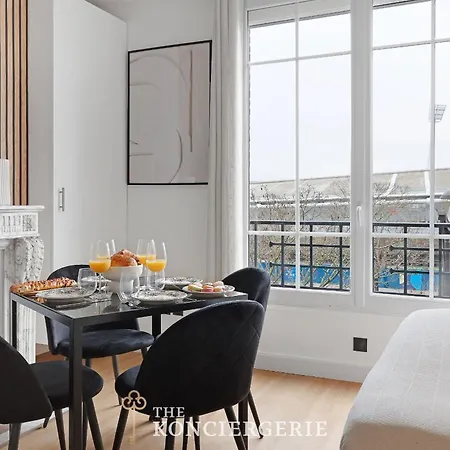 D'architecte Avec Cheminee - Design -4 Personnes Paříž